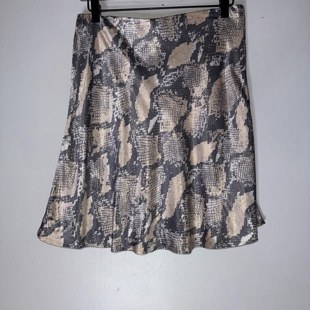 NWT‎ H&M Satin Mini Skirt High Rise A-Line Gray & Beige Snakeskin Print M